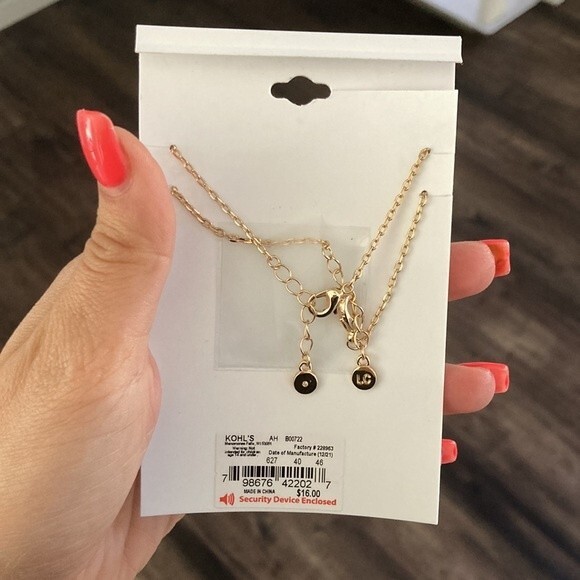 NWT pair of gold bracelets - Picture 3 of 4